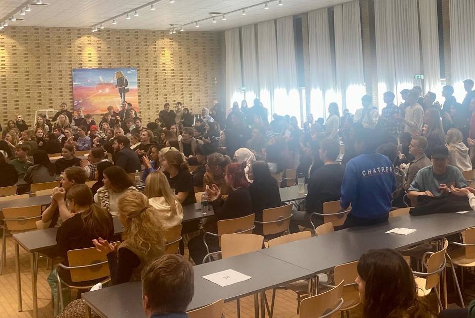 273501668 4948097388546207 4159279574443377444 N