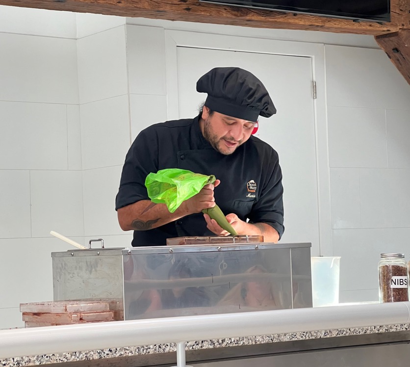 Chokolade oplevelse i Bruxelles med studietur smagsprøver læring og besøg på belgisk chokoladefabrik