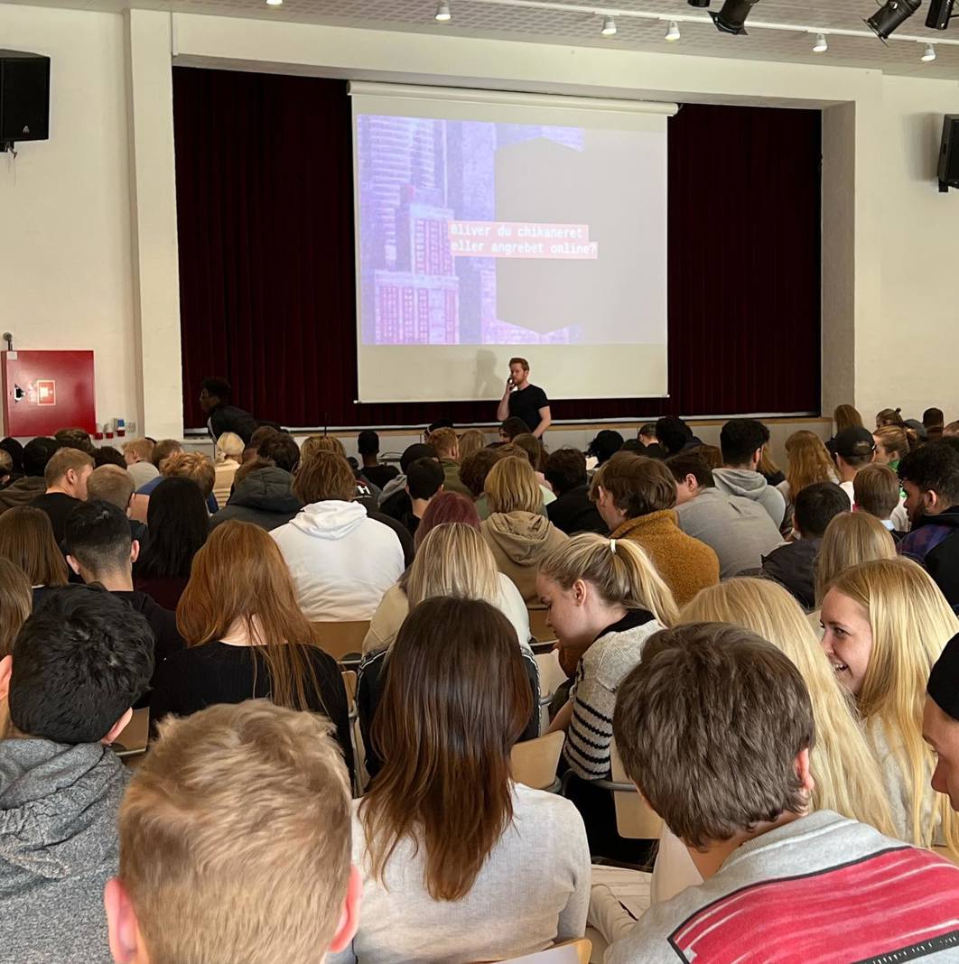 274950554 5011834988839113 2469696517661979460 N