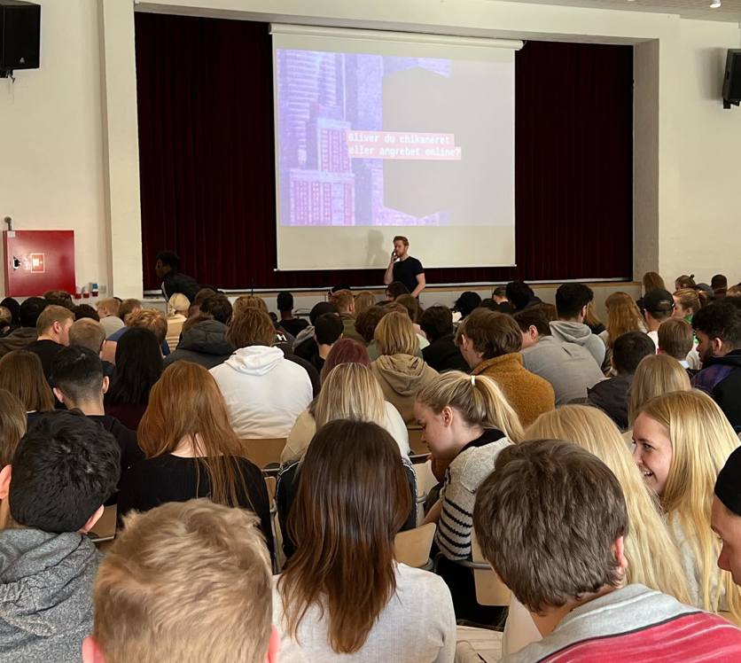 274950554 5011834988839113 2469696517661979460 N